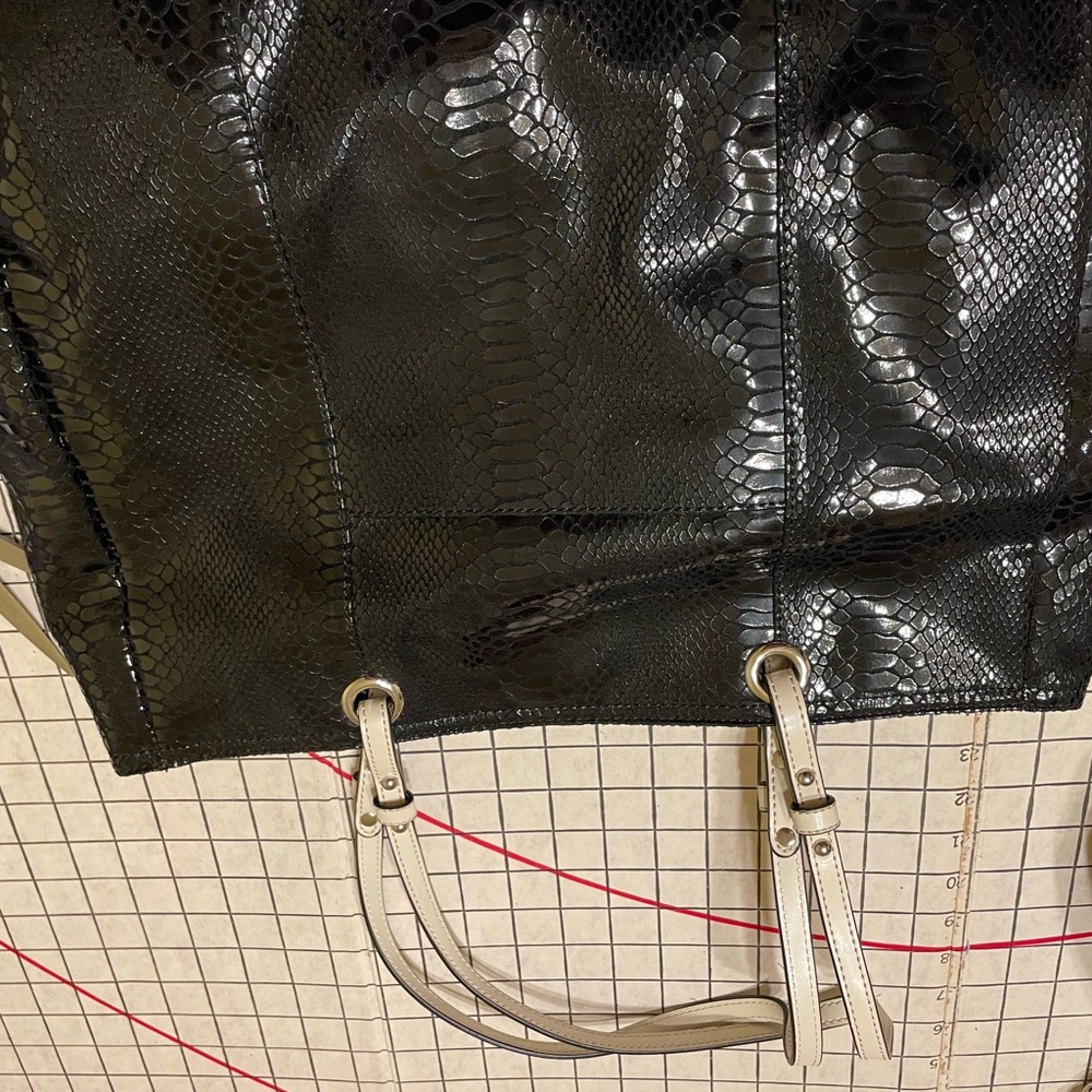 Pelle tote